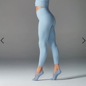 SCALLOP HIGH WAISTED 7/8 LEGGINGS | Size Small | color sky